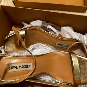 Gold metallic Steve Madden Heels